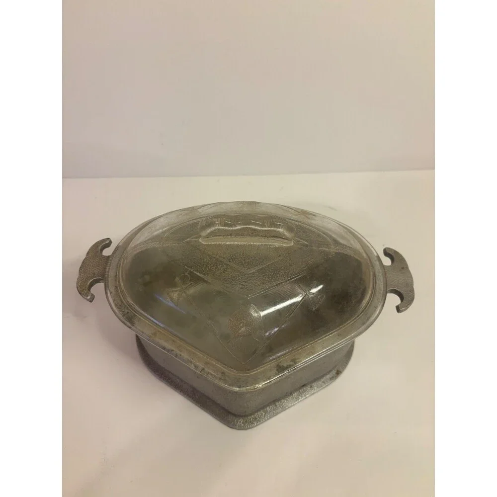Guardian Service Triangular Casserole Pot Forged Aluminum Heart Shape Glass Lid